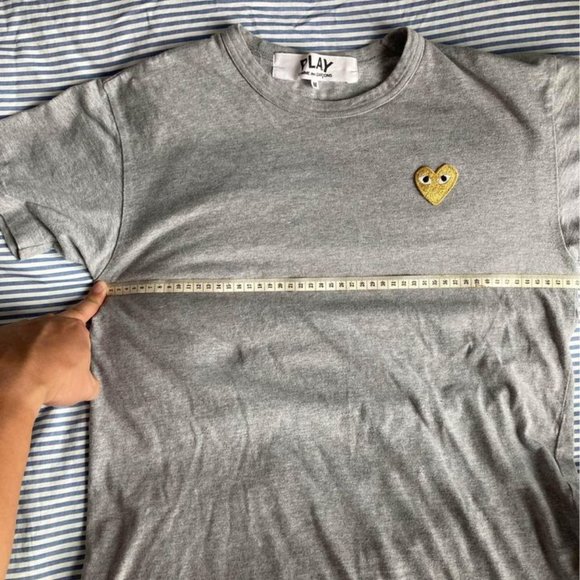 Play CDG Comme des garçons - Gray men’s t-shirt with golden heart - M size fits - Picture 3 of 3